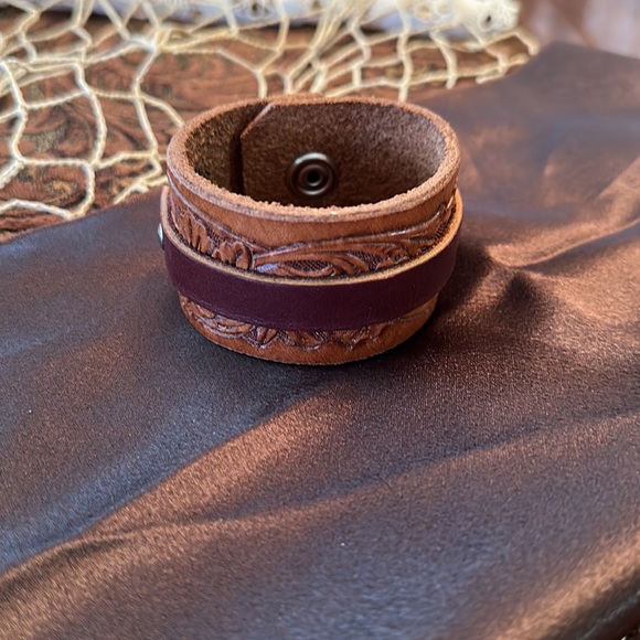 Leather cuff. - Picture 5 of 8